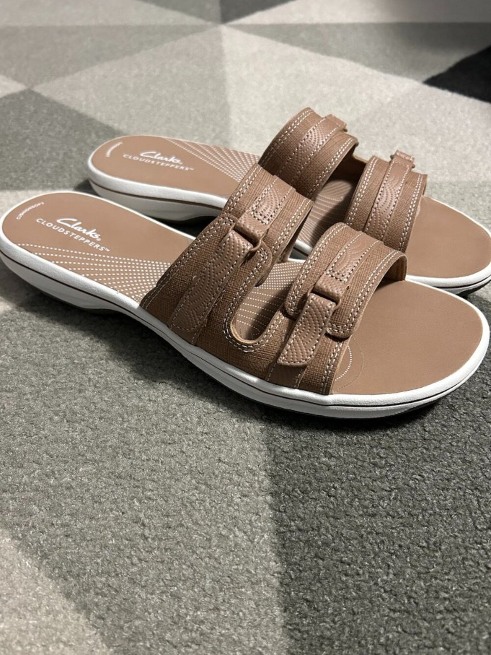 Clarks Women's Cloud Steppers Breeze Piper Sandals Warm Beige Women's Size 11